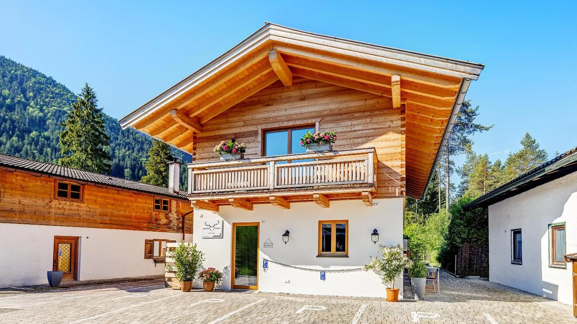Landhaus Trinis - Gaestezimmer - Bad - Bett - Kleine Kaffee - Tee-Theke Mit Kuehlschrank - Parkplatz Rottach-Egern Holiday home