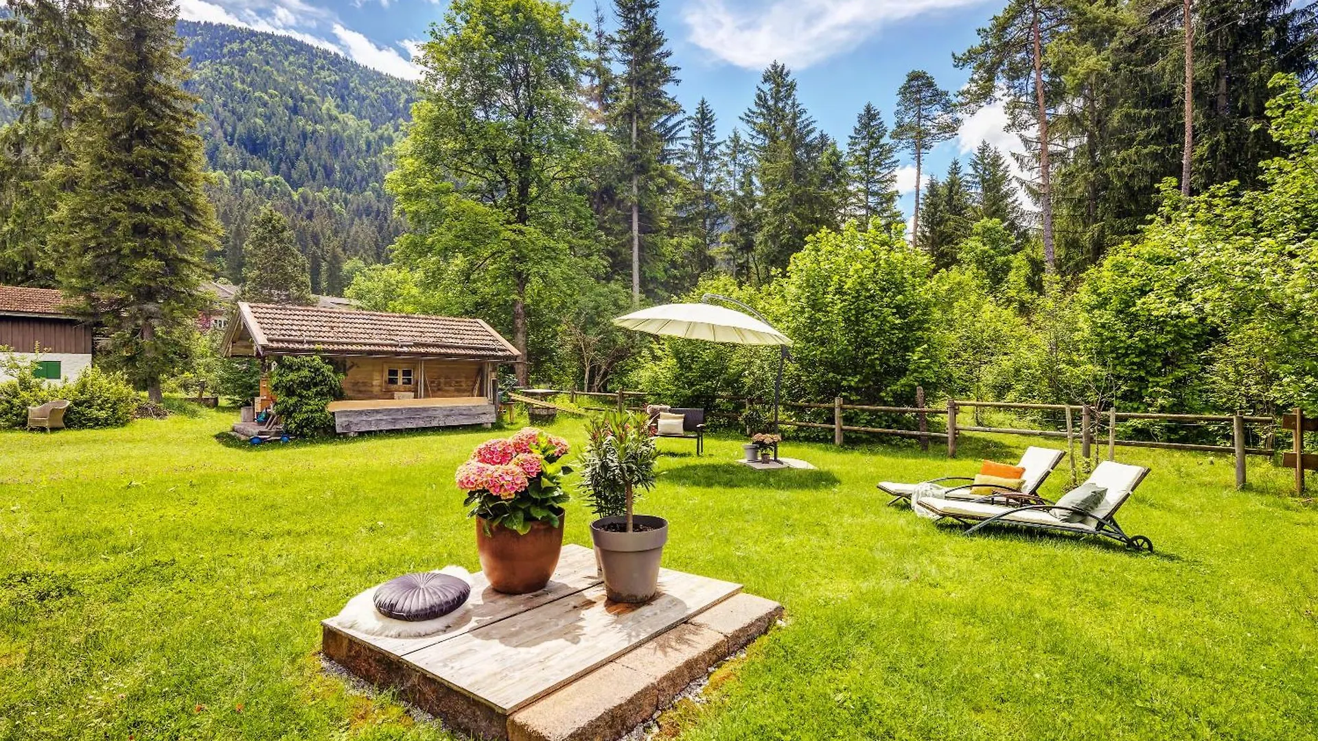 Landhaus Trinis - Gaestezimmer - Bad - Bett - Kleine Kaffee - Tee-Theke Mit Kuehlschrank - Parkplatz Rottach-Egern Germany