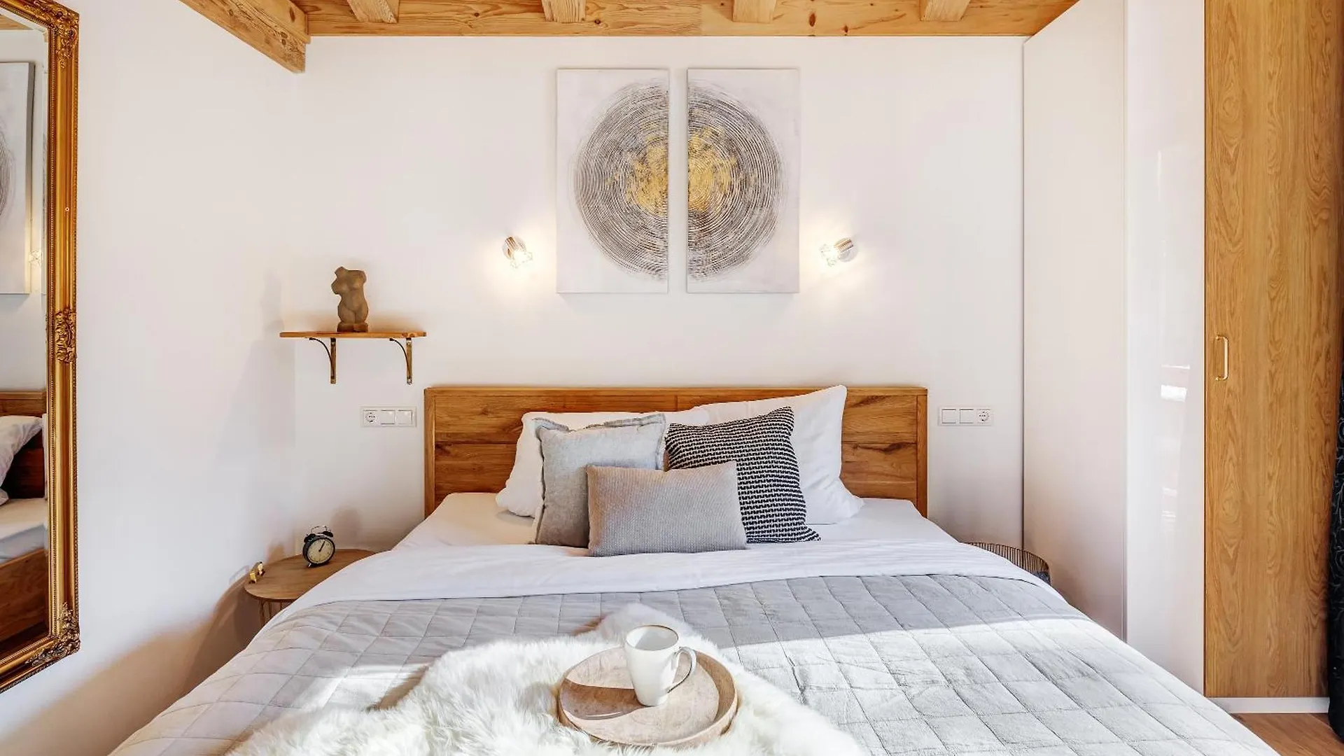Landhaus Trinis - Gaestezimmer - Bad - Bett - Kleine Kaffee - Tee-Theke Mit Kuehlschrank - Parkplatz Rottach-Egern