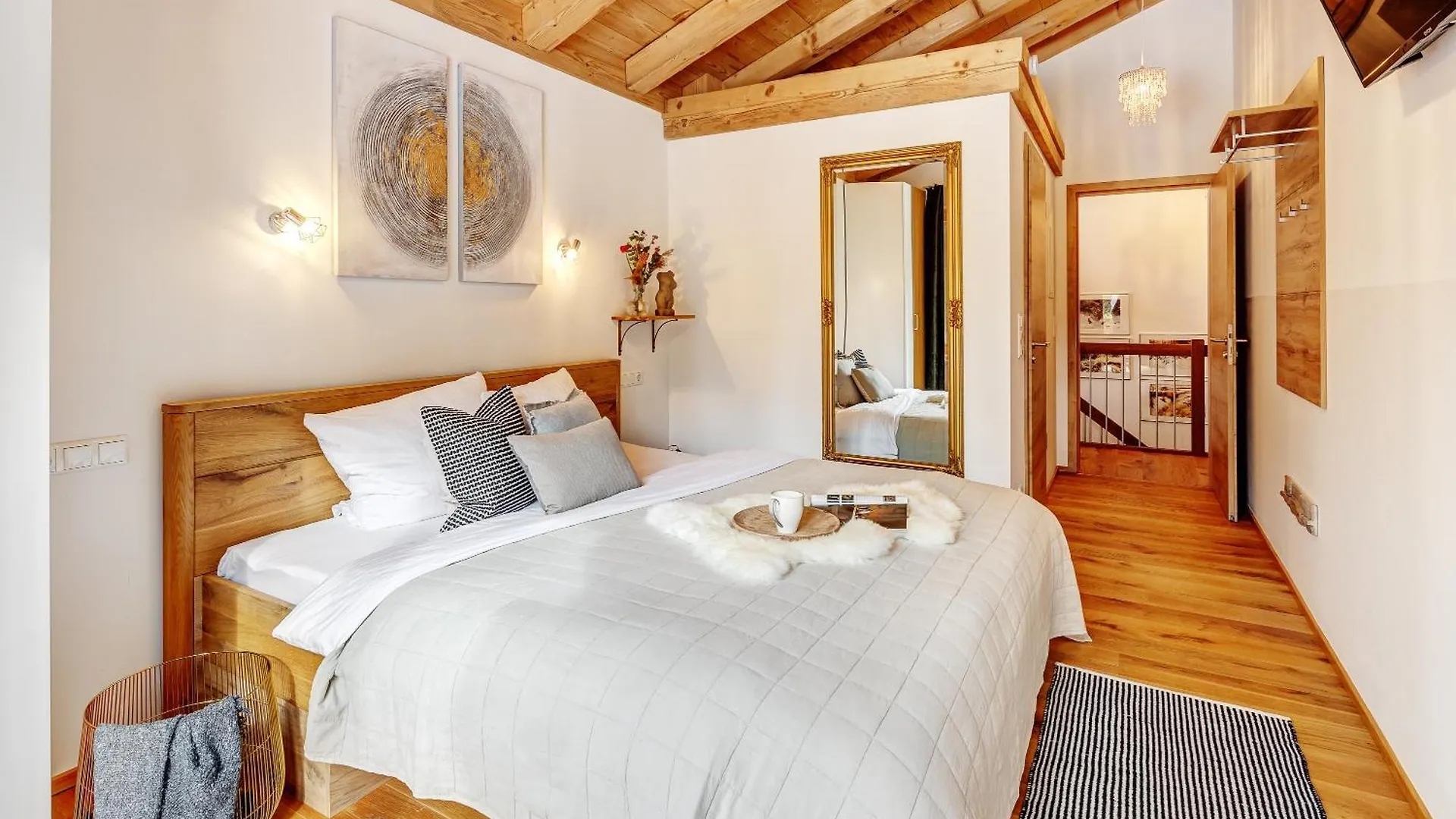 Landhaus Trinis - Gaestezimmer - Bad - Bett - Kleine Kaffee - Tee-Theke Mit Kuehlschrank - Parkplatz Rottach-Egern Germany