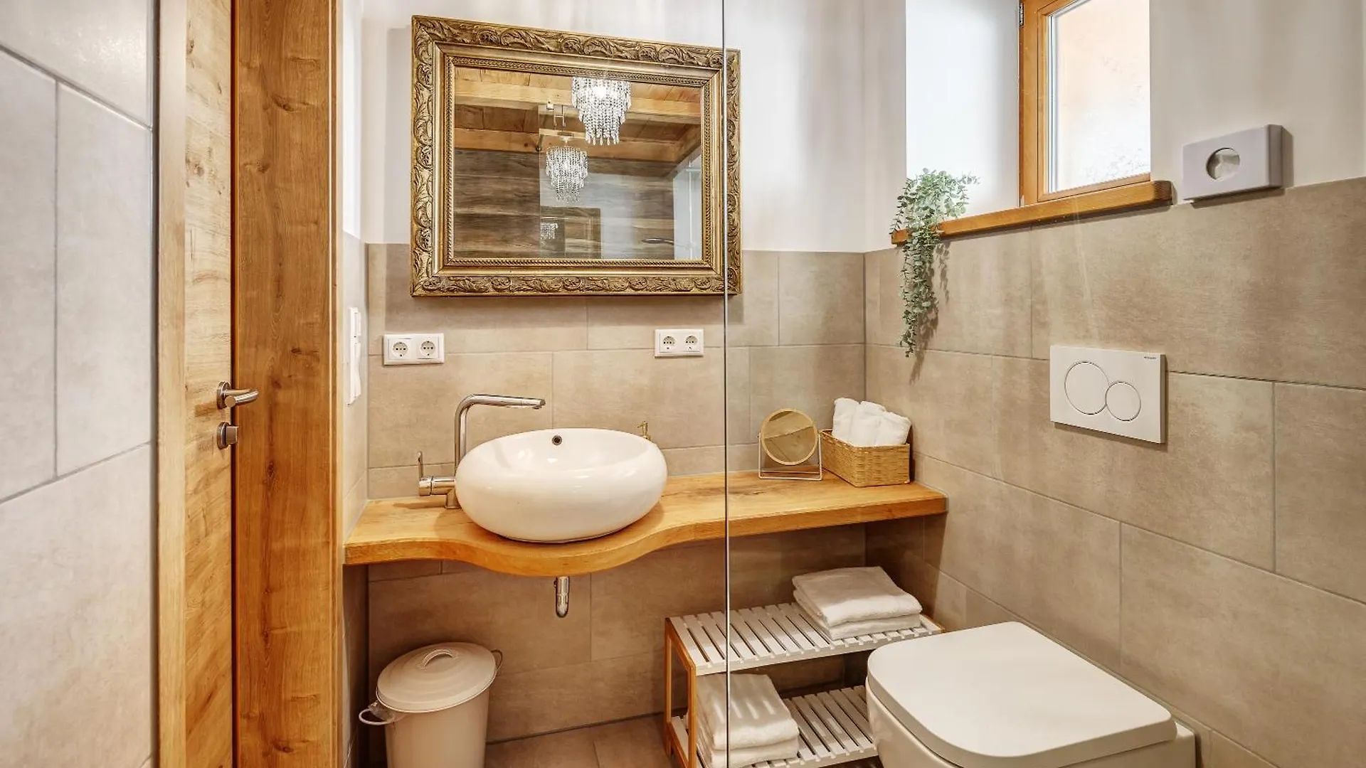 Holiday home Landhaus Trinis - Gaestezimmer - Bad - Bett - Kleine Kaffee - Tee-Theke Mit Kuehlschrank - Parkplatz Rottach-Egern Germany