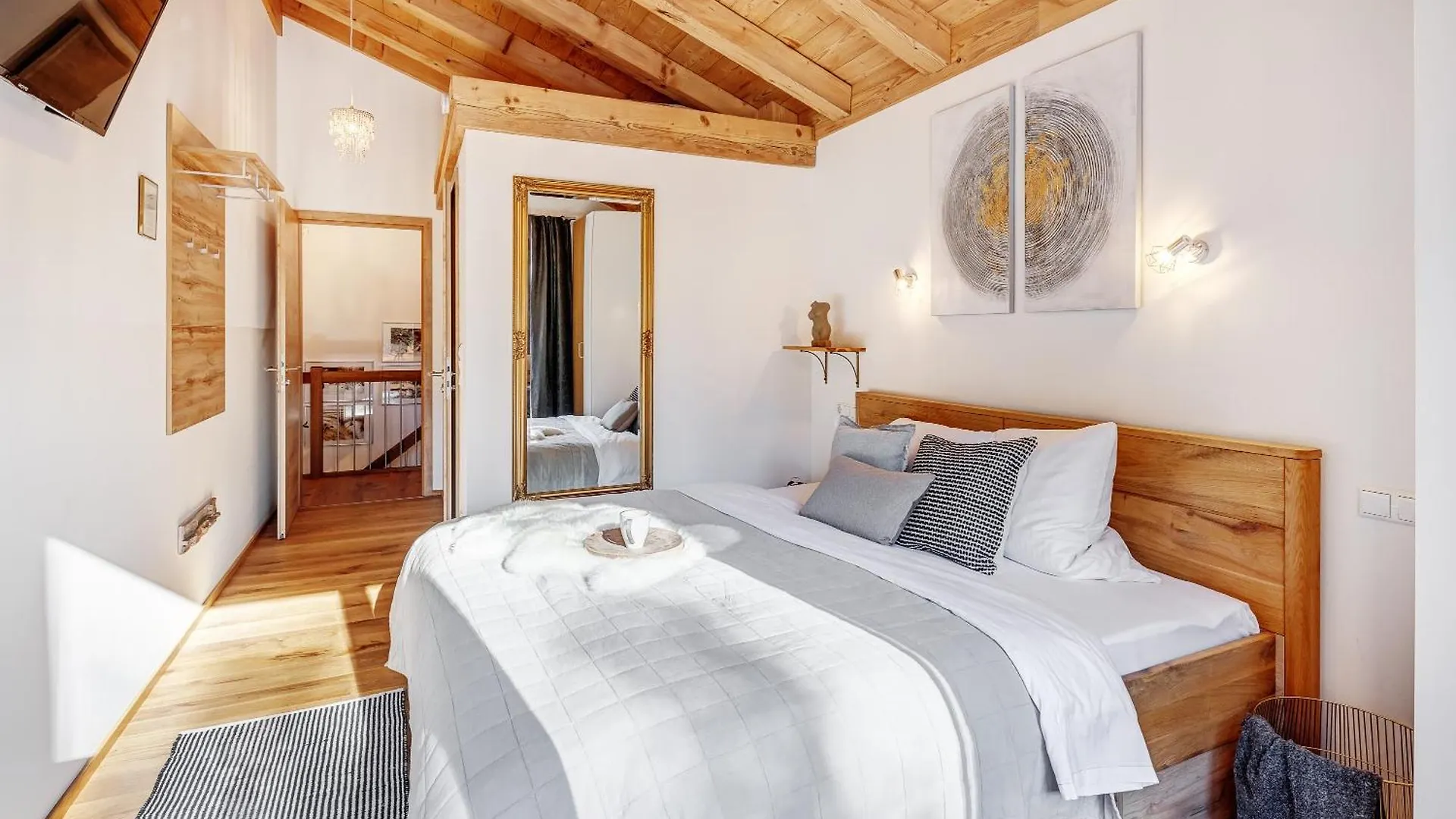 Holiday home Landhaus Trinis - Gaestezimmer - Bad - Bett - Kleine Kaffee - Tee-Theke Mit Kuehlschrank - Parkplatz Rottach-Egern