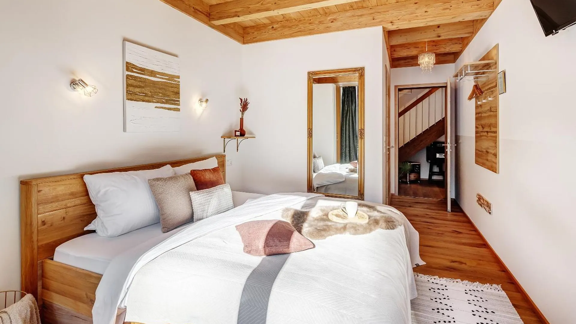 Landhaus Trinis - Gaestezimmer - Bad - Bett - Kleine Kaffee - Tee-Theke Mit Kuehlschrank - Parkplatz Rottach-Egern Holiday home