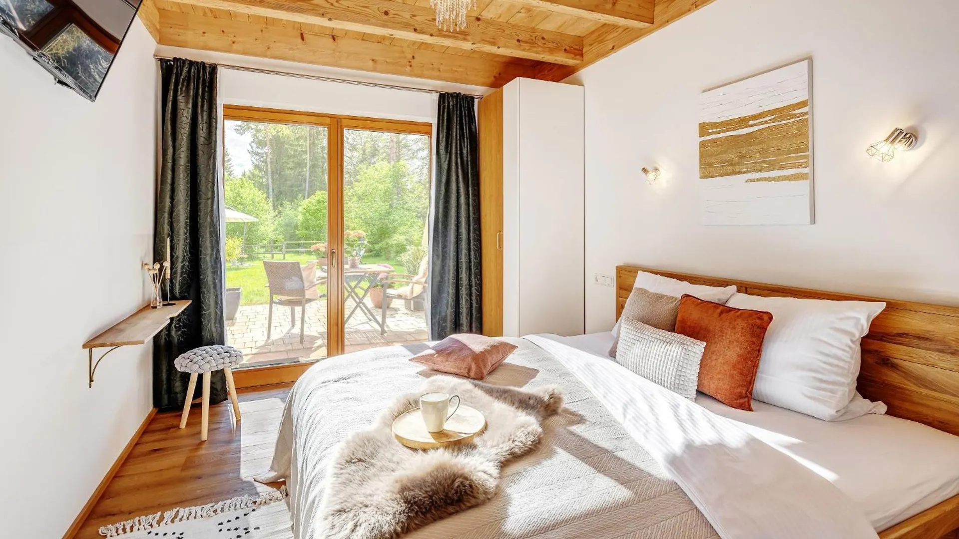 Holiday home Landhaus Trinis - Gaestezimmer - Bad - Bett - Kleine Kaffee - Tee-Theke Mit Kuehlschrank - Parkplatz Rottach-Egern Germany