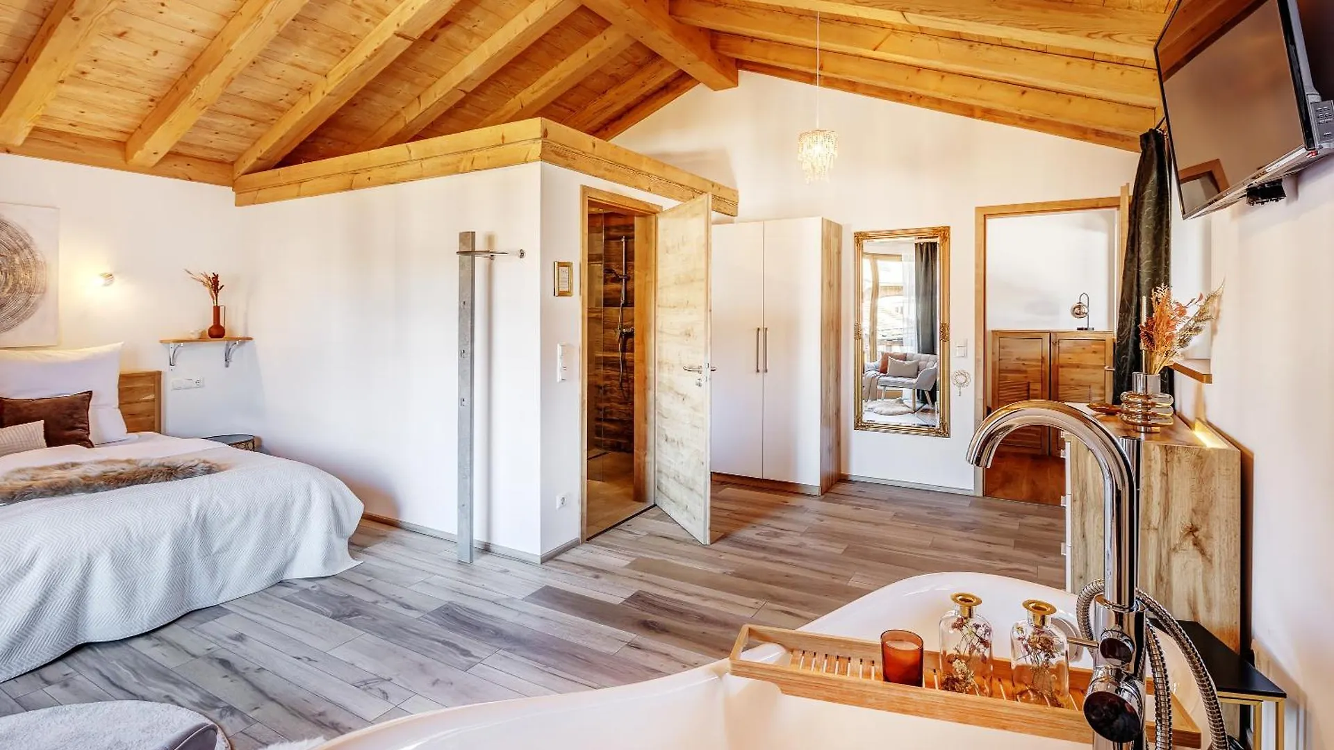 Landhaus Trinis - Gaestezimmer - Bad - Bett - Kleine Kaffee - Tee-Theke Mit Kuehlschrank - Parkplatz Rottach-Egern Germany