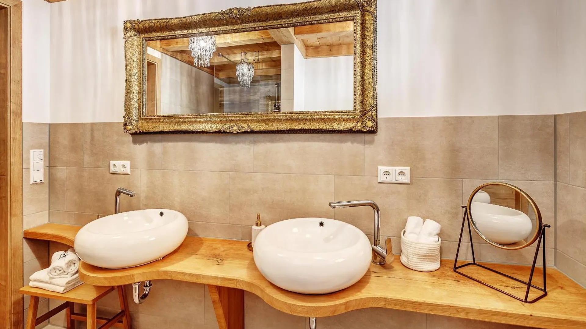 Holiday home Landhaus Trinis - Gaestezimmer - Bad - Bett - Kleine Kaffee - Tee-Theke Mit Kuehlschrank - Parkplatz Rottach-Egern